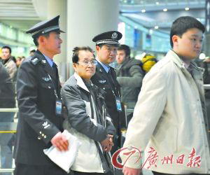 ���������ش��ͬթƭǱ�Ӿ���12���ձ�ǲ��(ͼ)